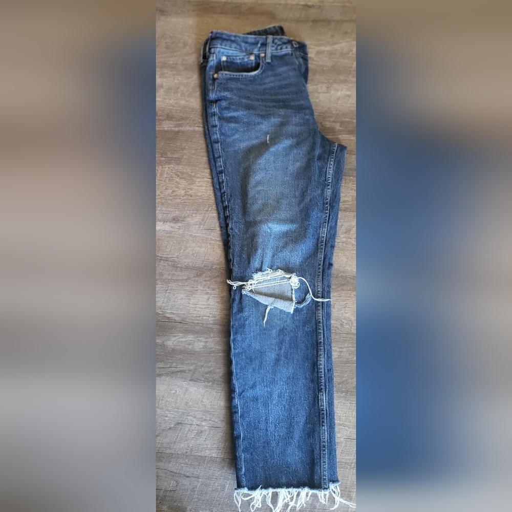 High Rise Blue Jeans with Distressed Look